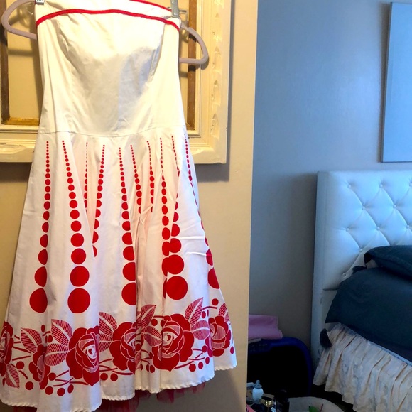 Stunning Dress for Any Special Occasion! - Picture 2 of 11